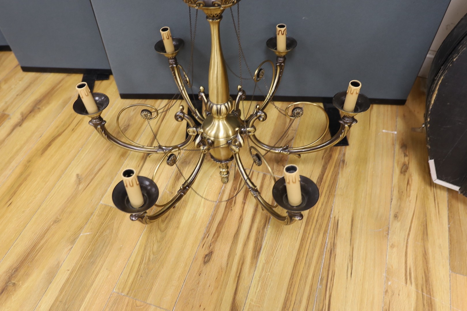 A modern 6 branch electrolier, 100cm total drop